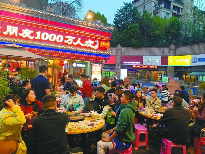 2025 重庆火锅的热辣滚烫麻将胡了2模拟器消费周刊丨(图2)