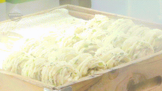 融！这些御寒姿势总有一款适合你PG麻将胡了2试玩热腾腾、暖融(图9)