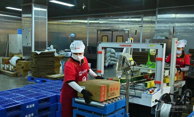 烹百味 匠心熬就“味滋香”麻将胡了2试玩网站一勺底料(图9)